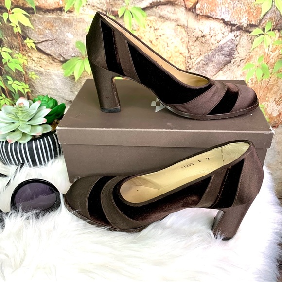 IOB BOTTEGA VENETA Handmade Brown Satin and Velvet Pumps, 8 - Picture 7 of 15